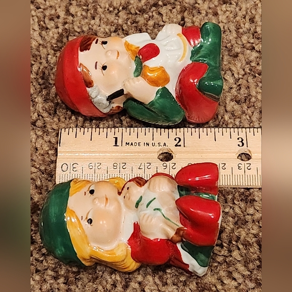 Vintage Avon Christmas Pixie Elf Children Salt and Pepper Shakers 1983 - Picture 2 of 7